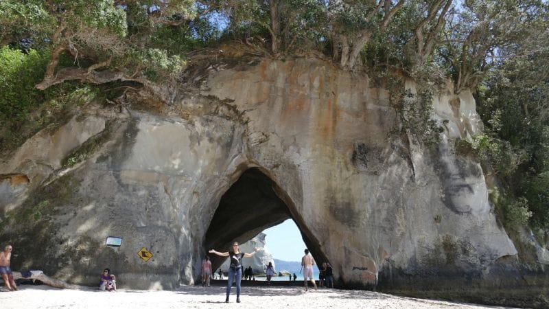 ferntouristik-unterwegs_Neuseeland_Cathedral-Cove_Maria