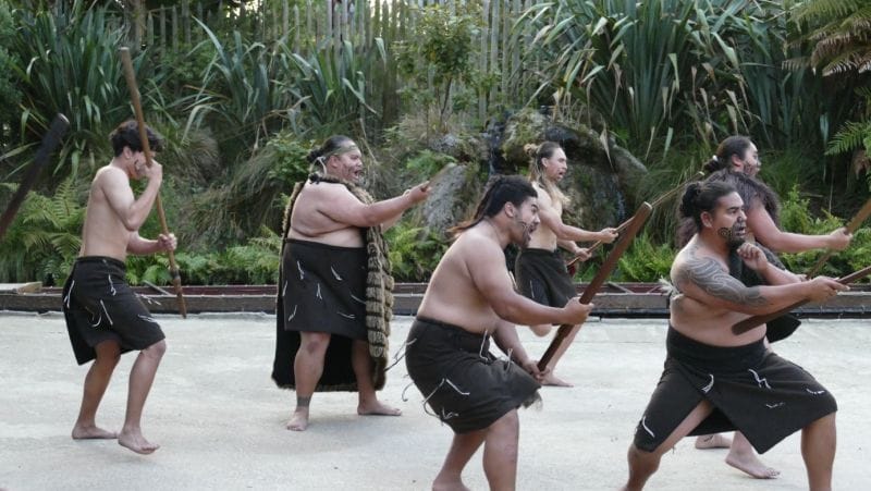 ferntouristik-unterwegs_Neuseeland_Maori-Familie