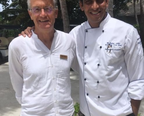 ferntouristik_unterwegs_Malediven_Faarufushi_Manager-und-Koch-600x800