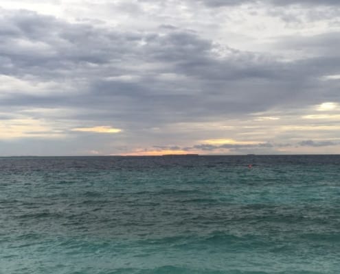 ferntouristik_unterwegs_Malediven_Faarufushi_Sonnenuntergang-1