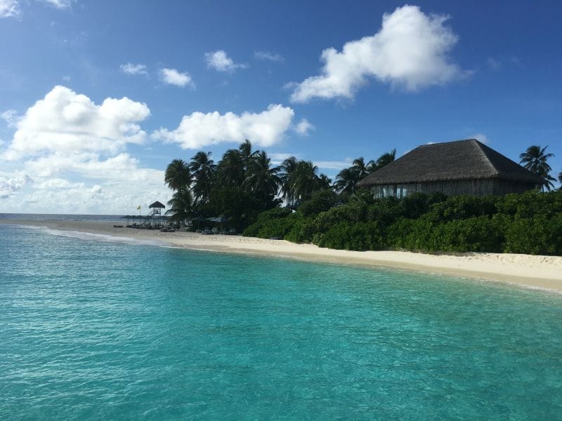 ferntouristik_unterwegs_Malediven_Finolhu_Blick-auf-Resort-1