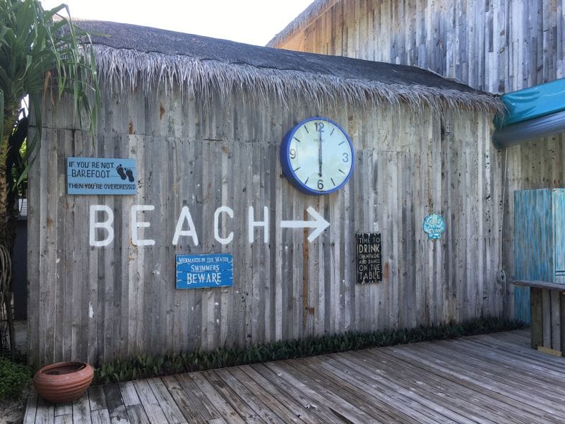 ferntouristik_unterwegs_Malediven_Finolhu_Weg-zum-Strand