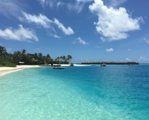 ferntouristik_unterwegs_Malediven_Huvafen-Fushi-Maldives_Ankommen-am-Steg-1