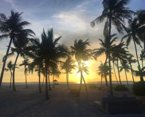 ferntouristik_unterwegs_Malediven_Sonnenuntergang-am-Strand