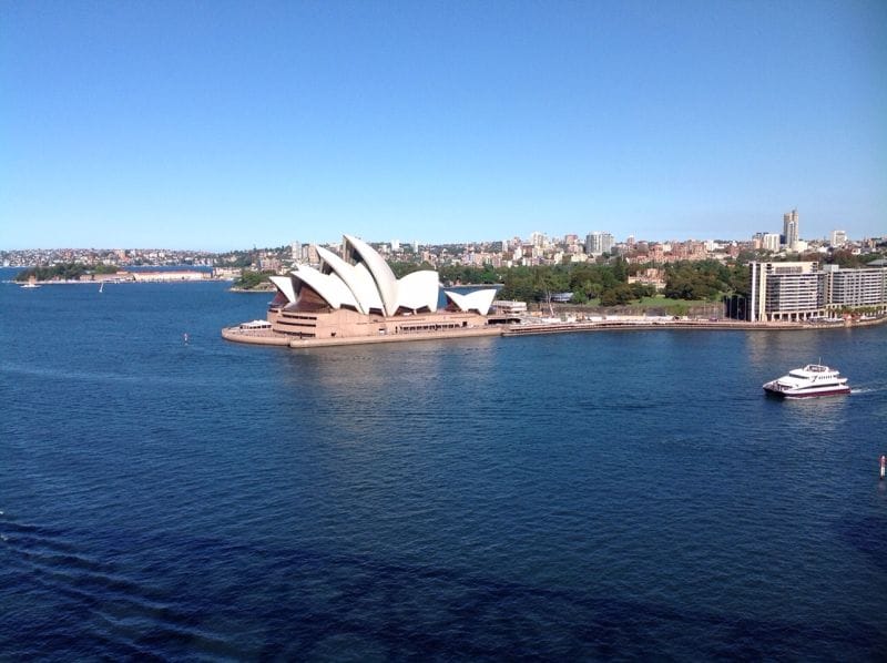 ferntouristik_unterwegs_Sydney_Oper-vom-Wasser-aus