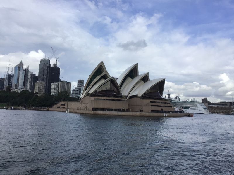 ferntouristik_unterwegs_Sydney_Oper_Wasserseite